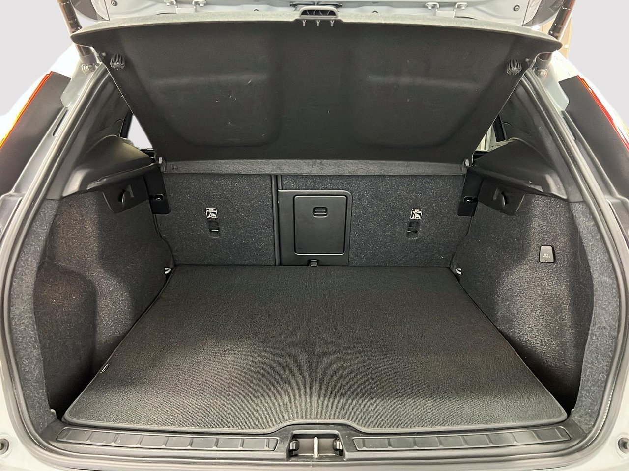 2024 Volvo XC40 B5 PLUS CUIR TOIT PANO NAV 4RM-12