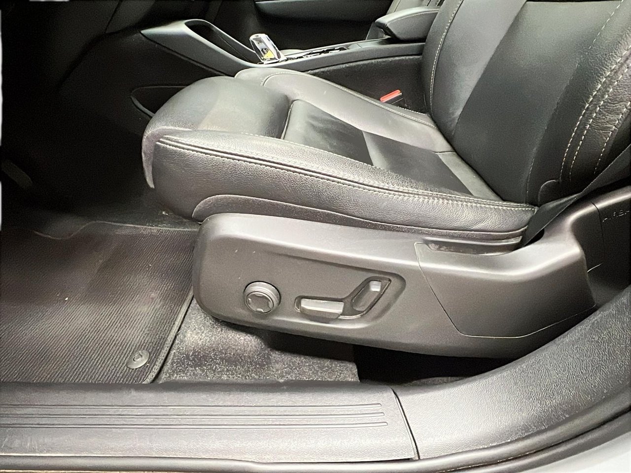 2024 Volvo XC40 B5 PLUS CUIR TOIT PANO NAV 4RM-25