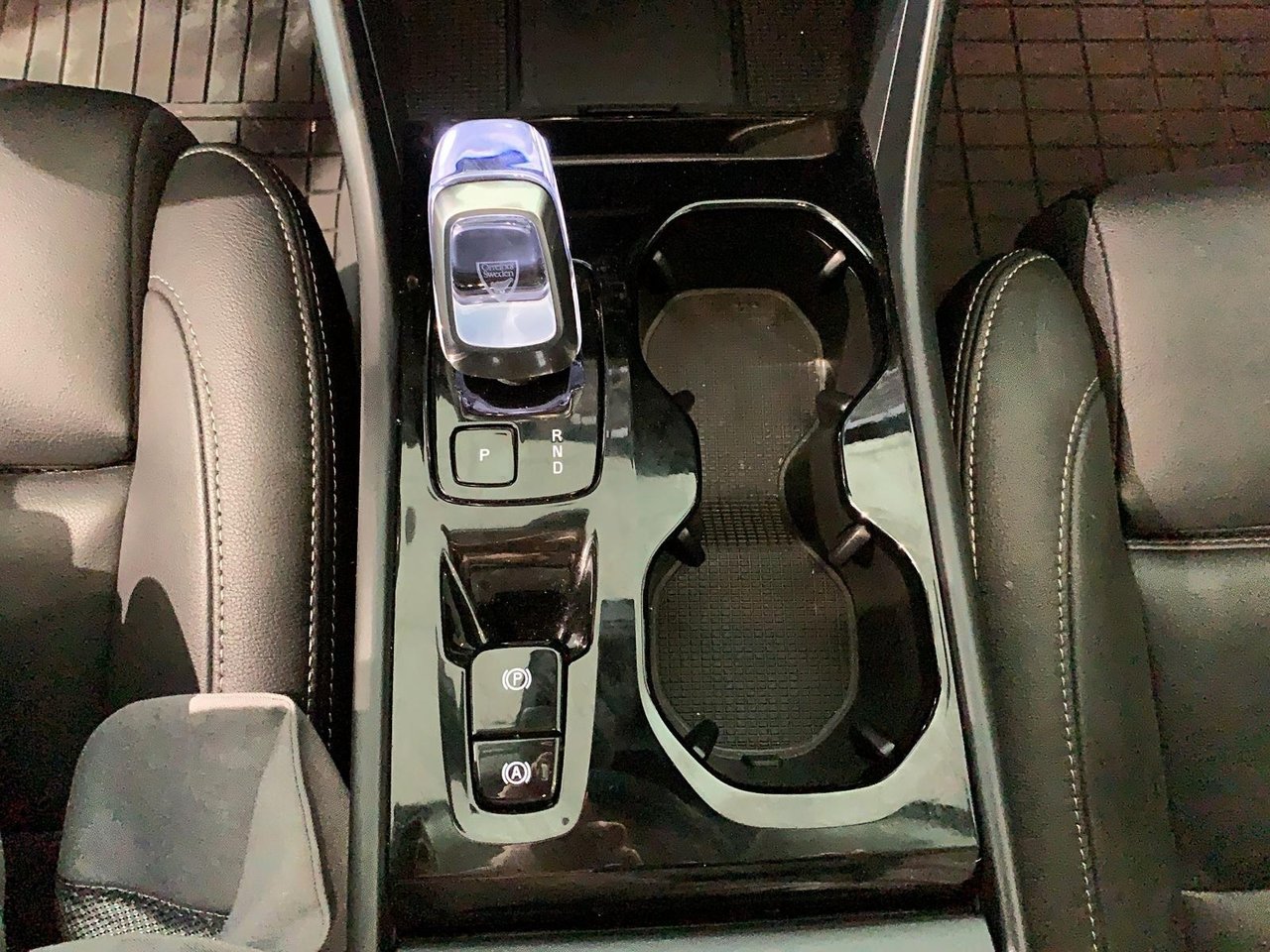 Volvo XC40 B5 PLUS CUIR TOIT PANO NAV 4RM 2025-12