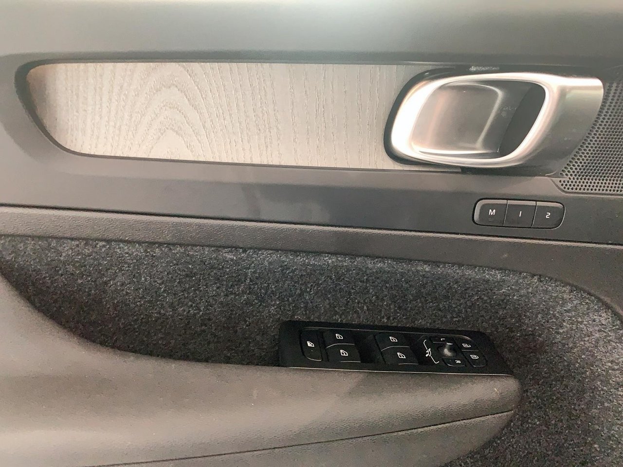 2025 Volvo XC40 B5 CORE CUIR TOIT PANO NAV 4RM-7