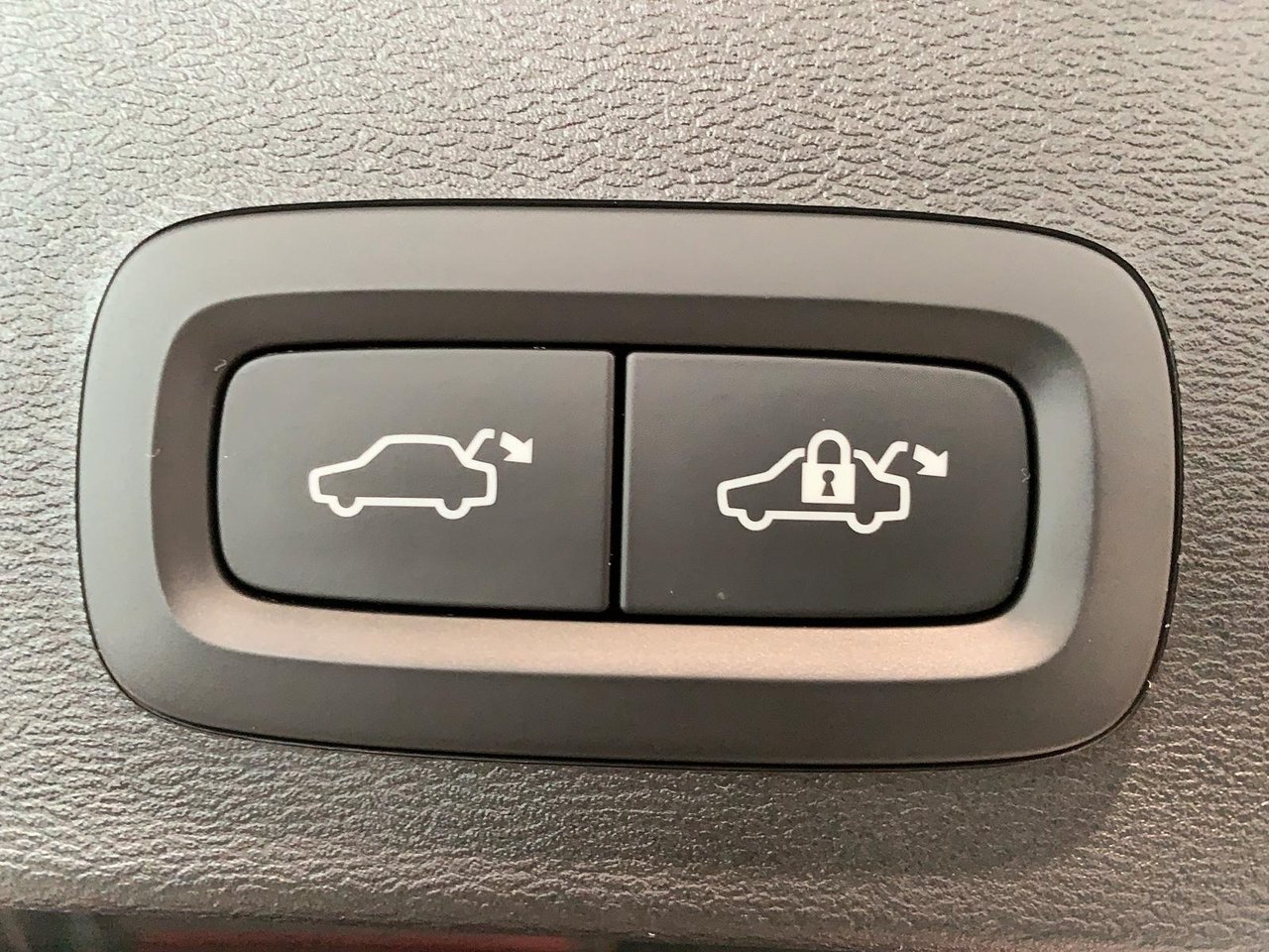 2025 Volvo XC40 B5 CORE CUIR TOIT PANO NAV 4RM-18