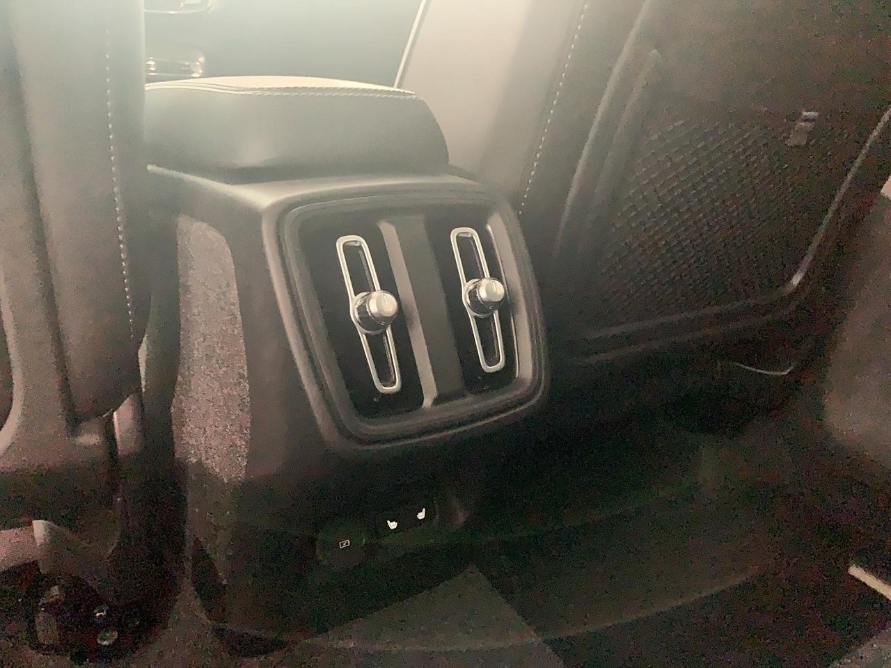 2025 Volvo XC40 B5 CORE CUIR TOIT PANO NAV 4RM-14