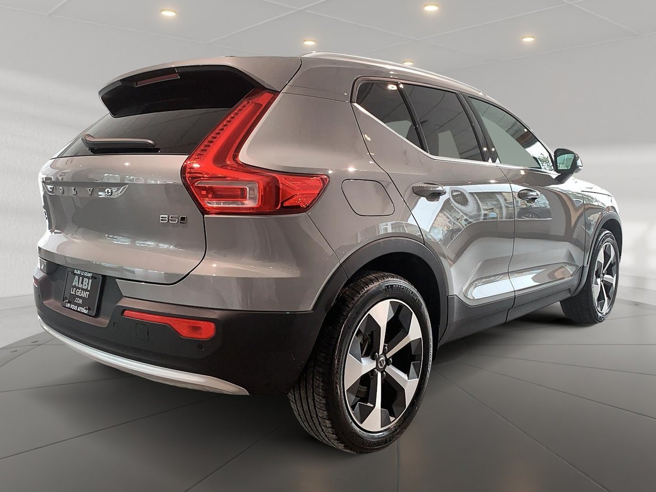 2025 Volvo XC40 B5 CORE CUIR TOIT PANO NAV 4RM-3