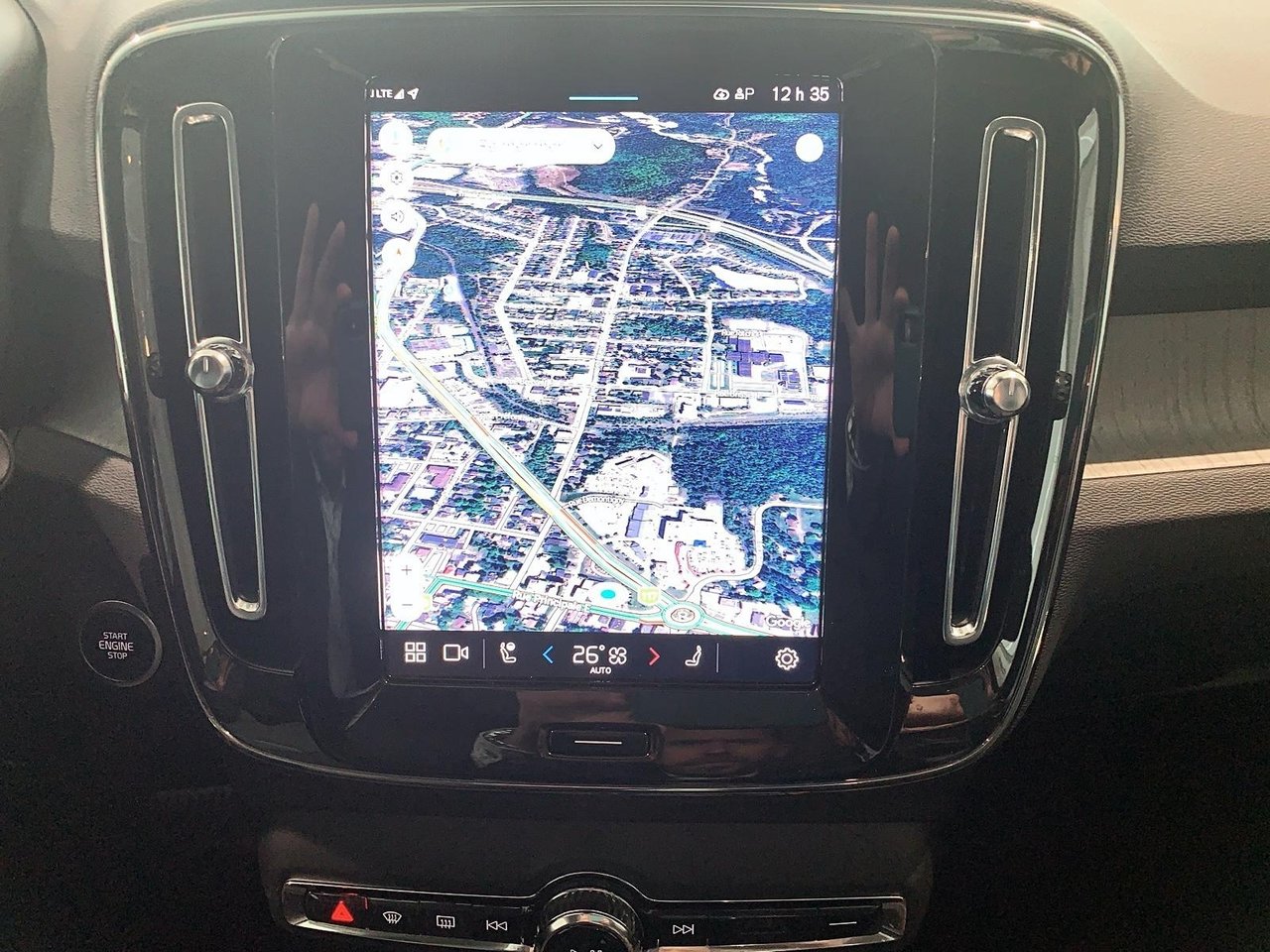 2025 Volvo XC40 B5 CORE CUIR TOIT PANO NAV 4RM-9