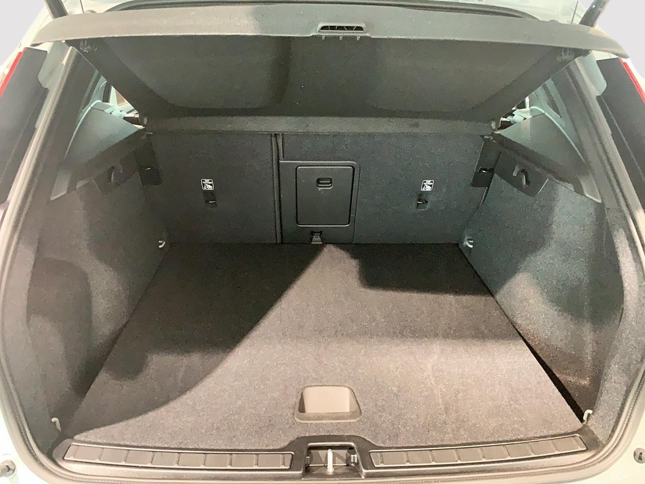 2025 Volvo XC40 B5 CORE CUIR TOIT PANO NAV 4RM-17