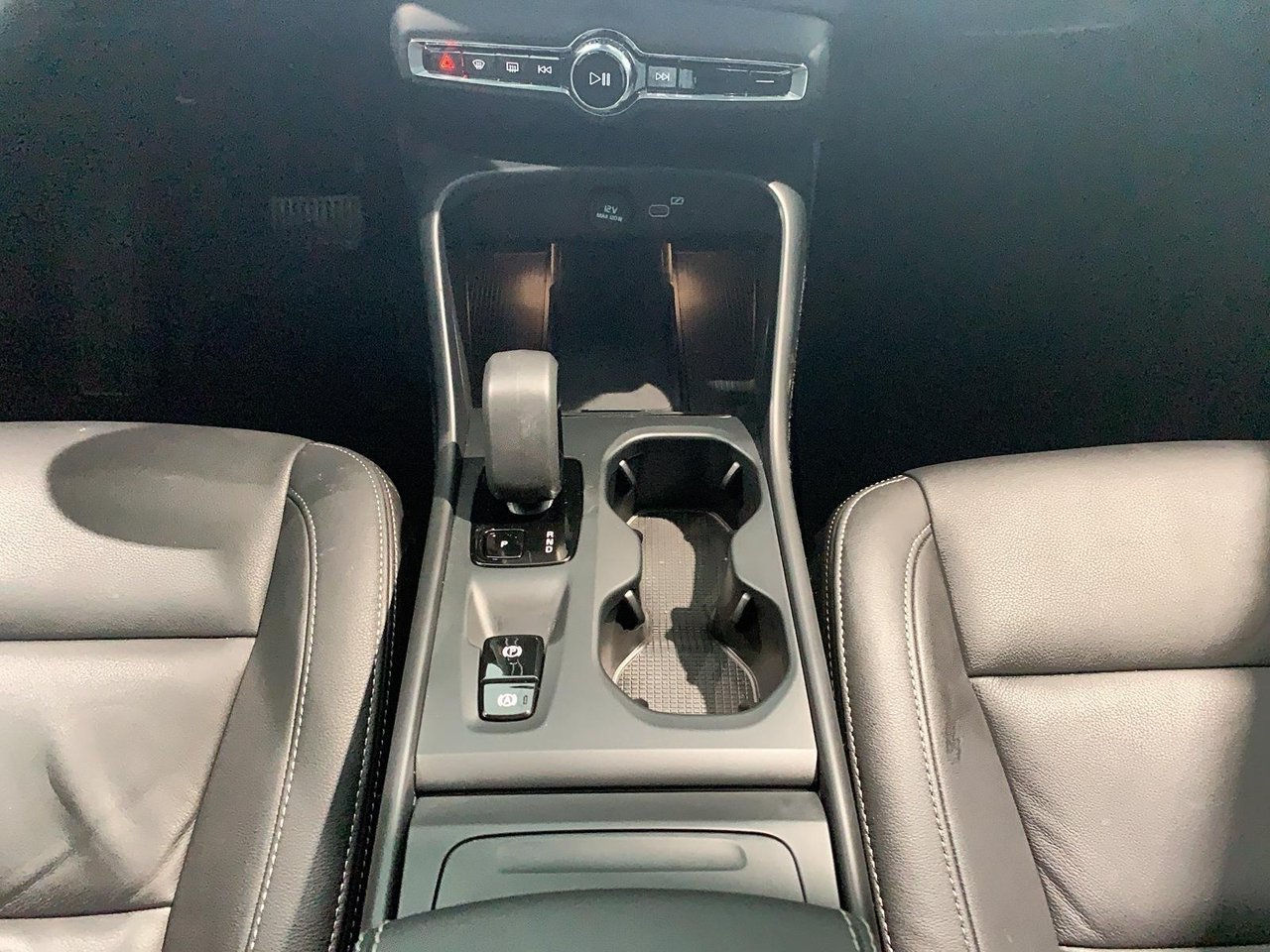 2025 Volvo XC40 B5 CORE CUIR TOIT PANO NAV 4RM-12