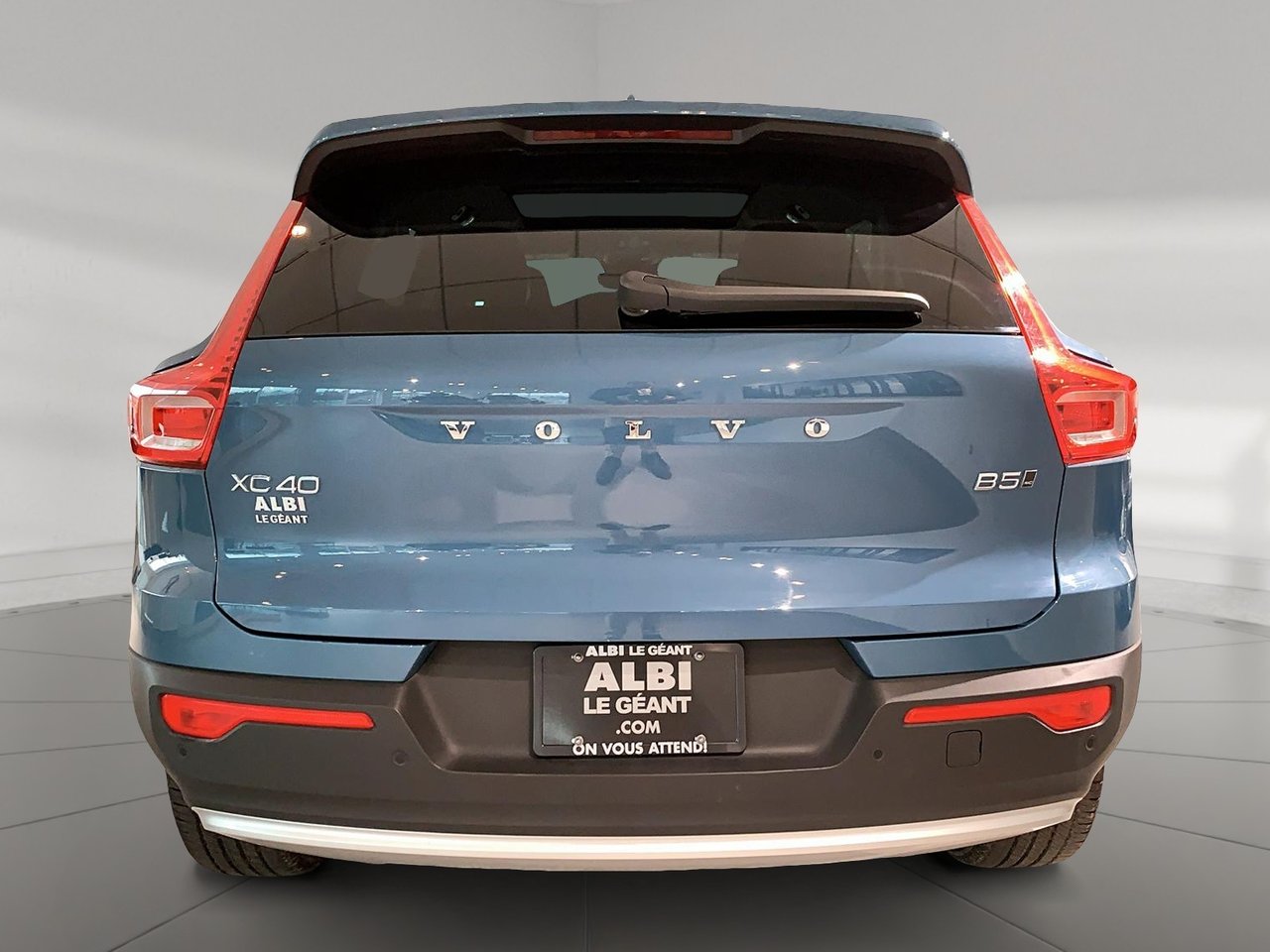 2025 Volvo XC40 B5 PLUS CUIR TOIT PANO NAV 4RM-5