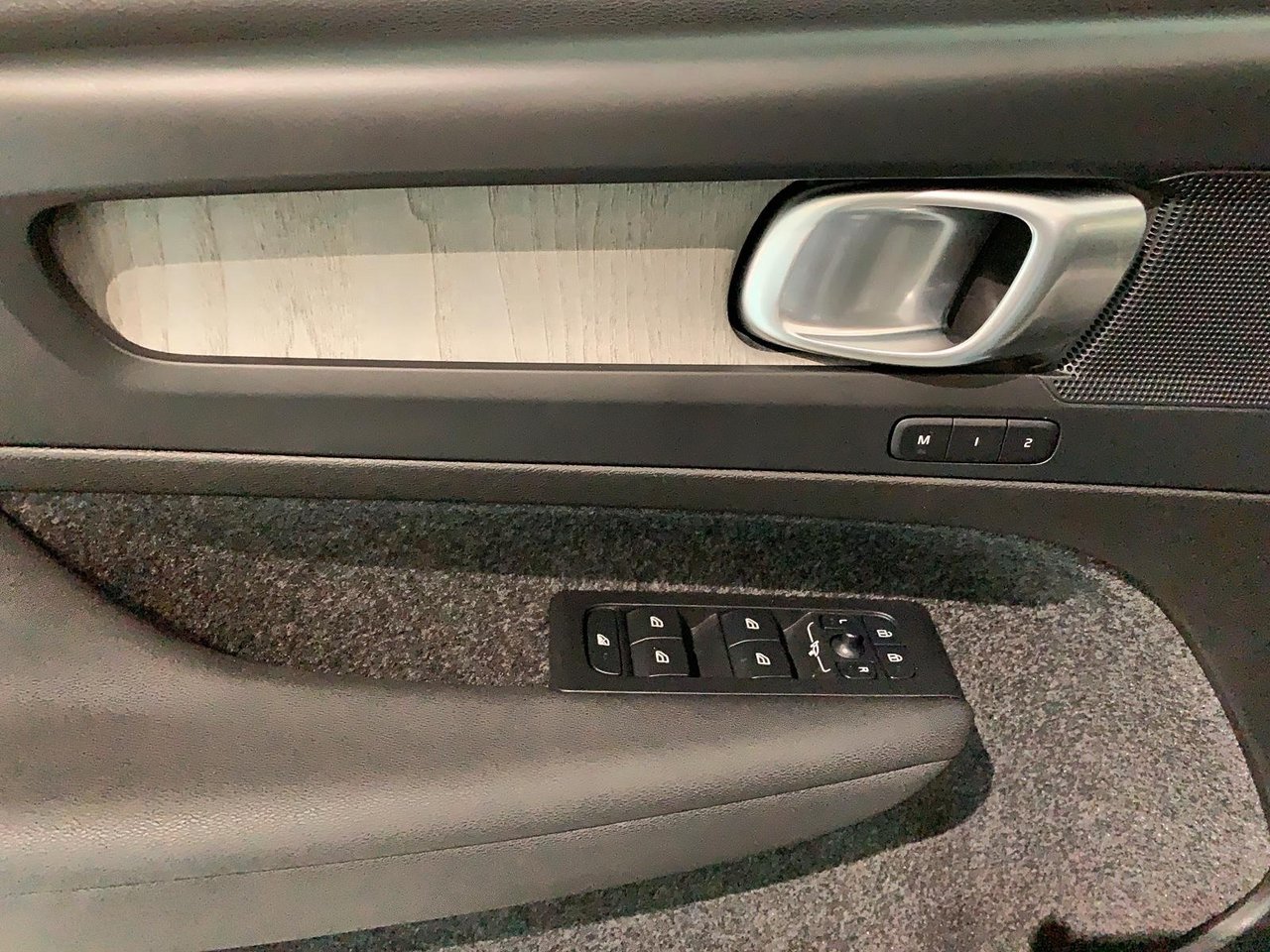 2025 Volvo XC40 B5 PLUS CUIR TOIT PANO NAV 4RM-8