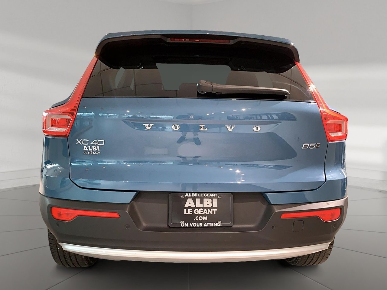 2025 Volvo XC40 B5 PLUS CUIR TOIT PANO NAV 4RM-4