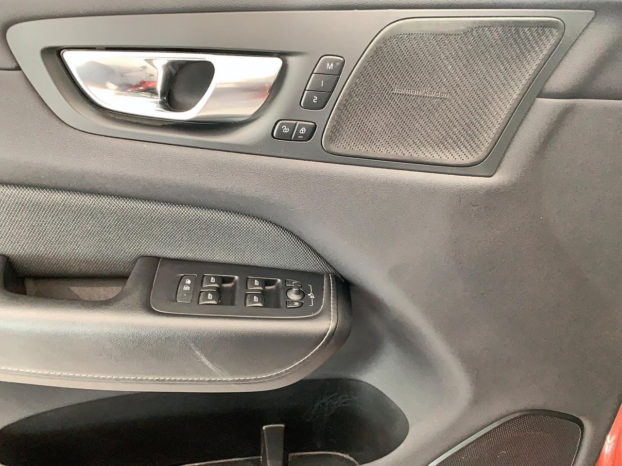 Volvo XC60 B6 R-DESIGN CUIR TOIT PANO NAV 4RM 2022-7