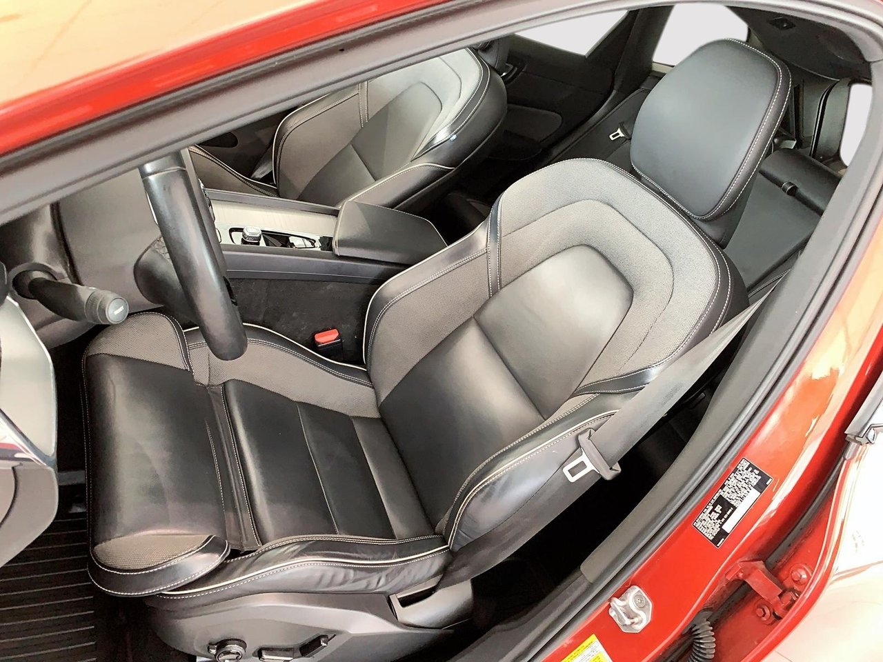 Volvo XC60 B6 R-DESIGN CUIR TOIT PANO NAV 4RM 2022-9