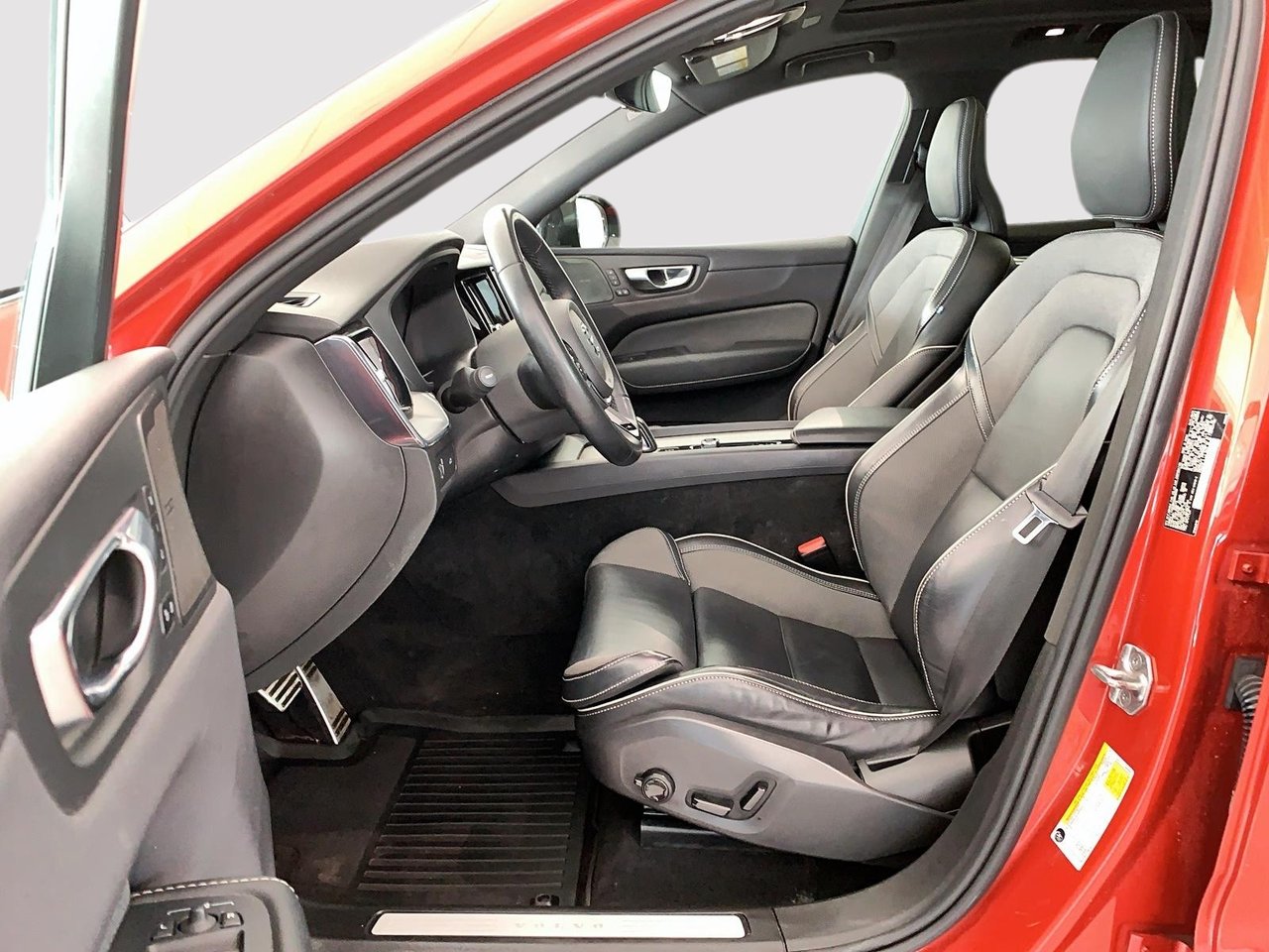 Volvo XC60 B6 R-DESIGN CUIR TOIT PANO NAV 4RM 2022-6