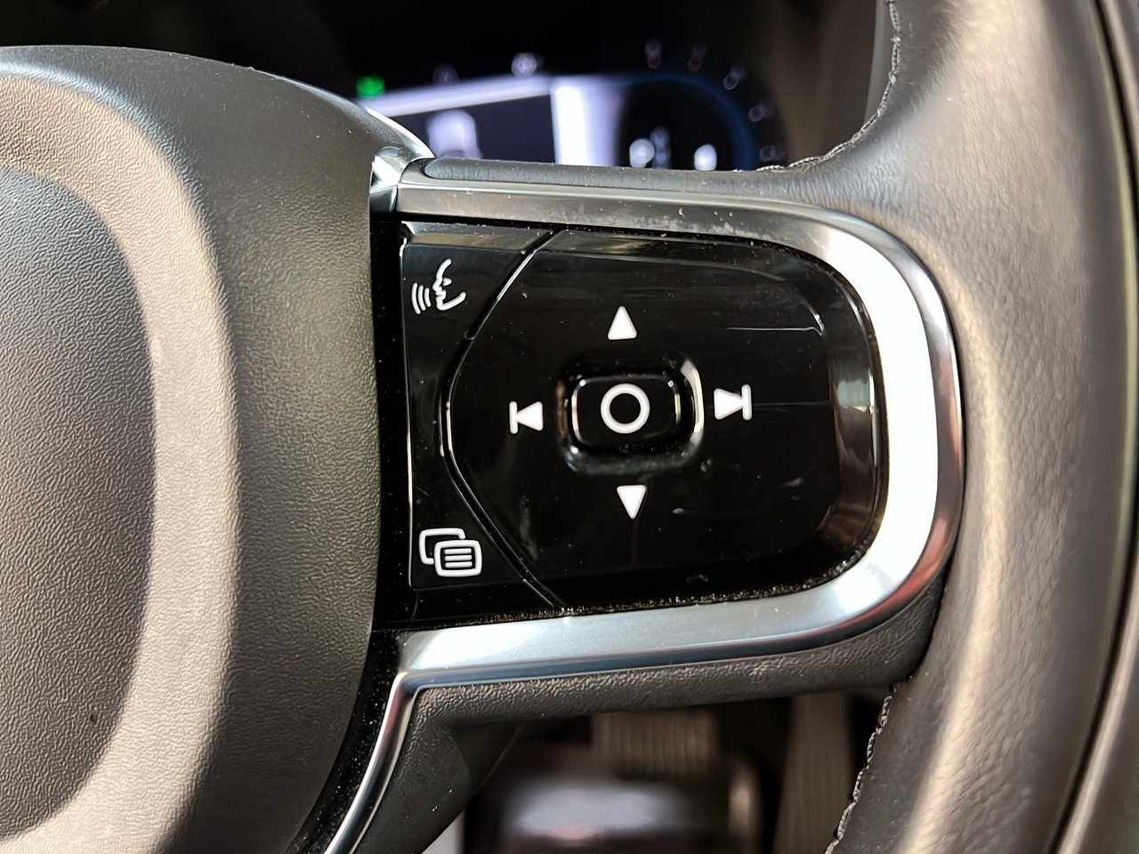 Volvo XC60 B6 INSCRIPTION CUIR TOIT NAV  4RM 2022-21