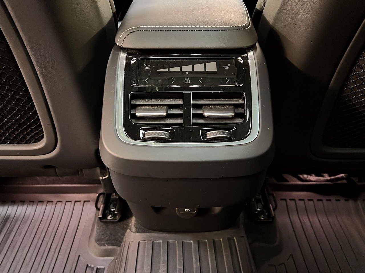 Volvo XC60 B6 INSCRIPTION CUIR TOIT NAV  4RM 2022-10