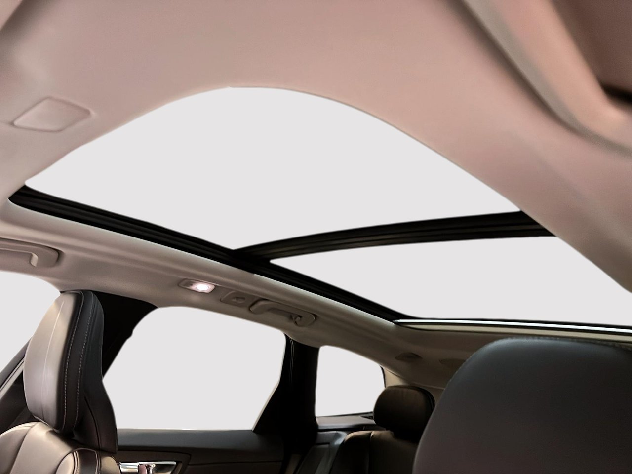 Volvo XC60 B6 INSCRIPTION CUIR TOIT NAV  4RM 2022-9