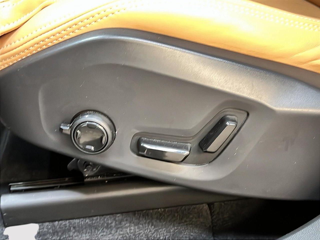 Volvo XC60 B6 INSCRIPTION CUIR TOIT PANO NAV 4RM 2022-22