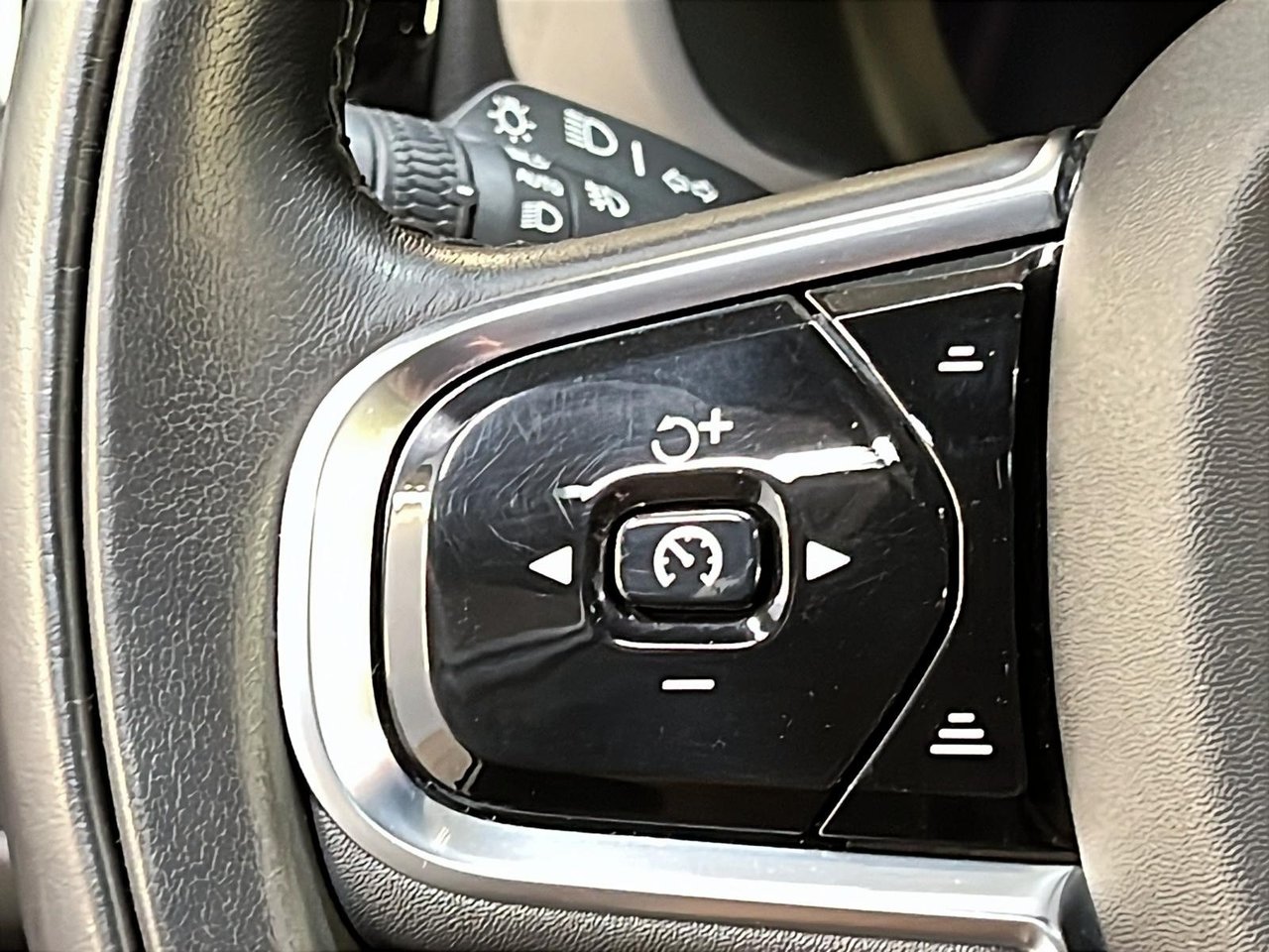 Volvo XC60 B6 INSCRIPTION CUIR TOIT PANO NAV 4RM 2022-20