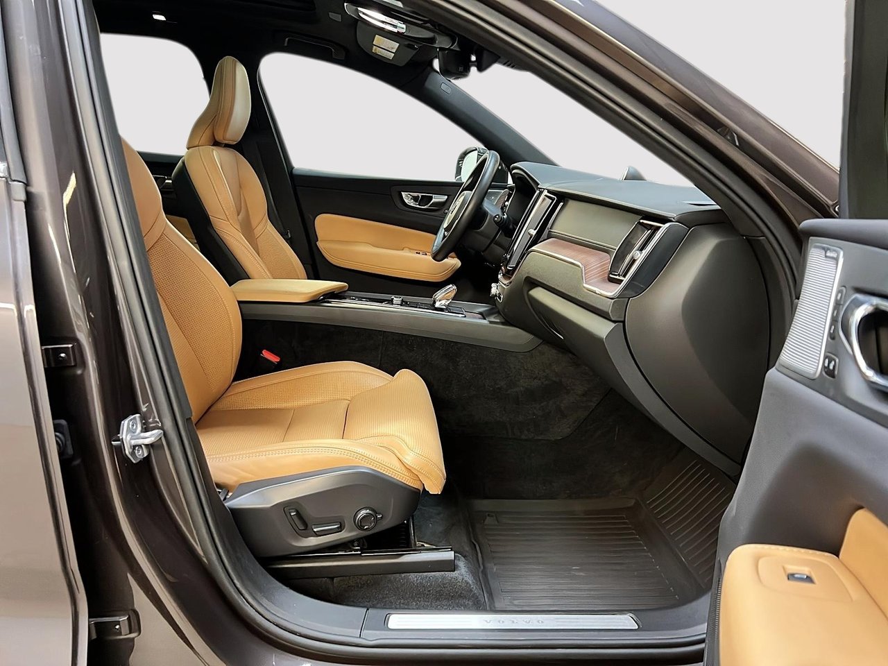 Volvo XC60 B6 INSCRIPTION CUIR TOIT PANO NAV 4RM 2022-7