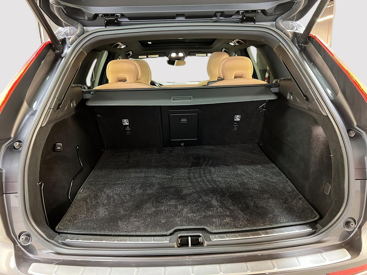 Volvo XC60 B6 INSCRIPTION CUIR TOIT PANO NAV 4RM 2022-12