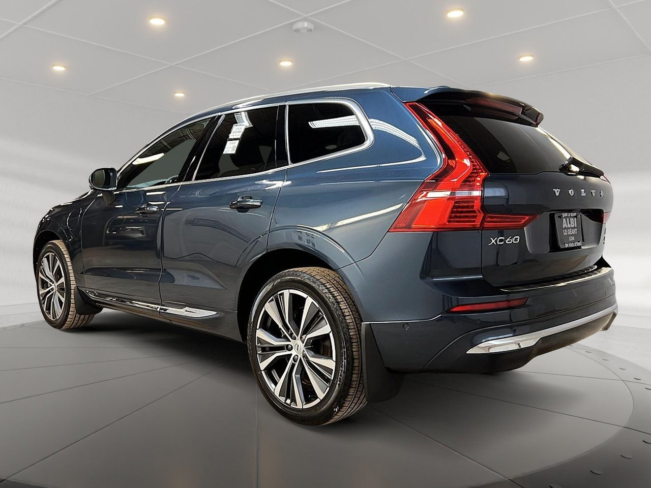 2022 Volvo XC60 T8 INSCRIPTION RECHARGE CUIR TOIT AWD-5