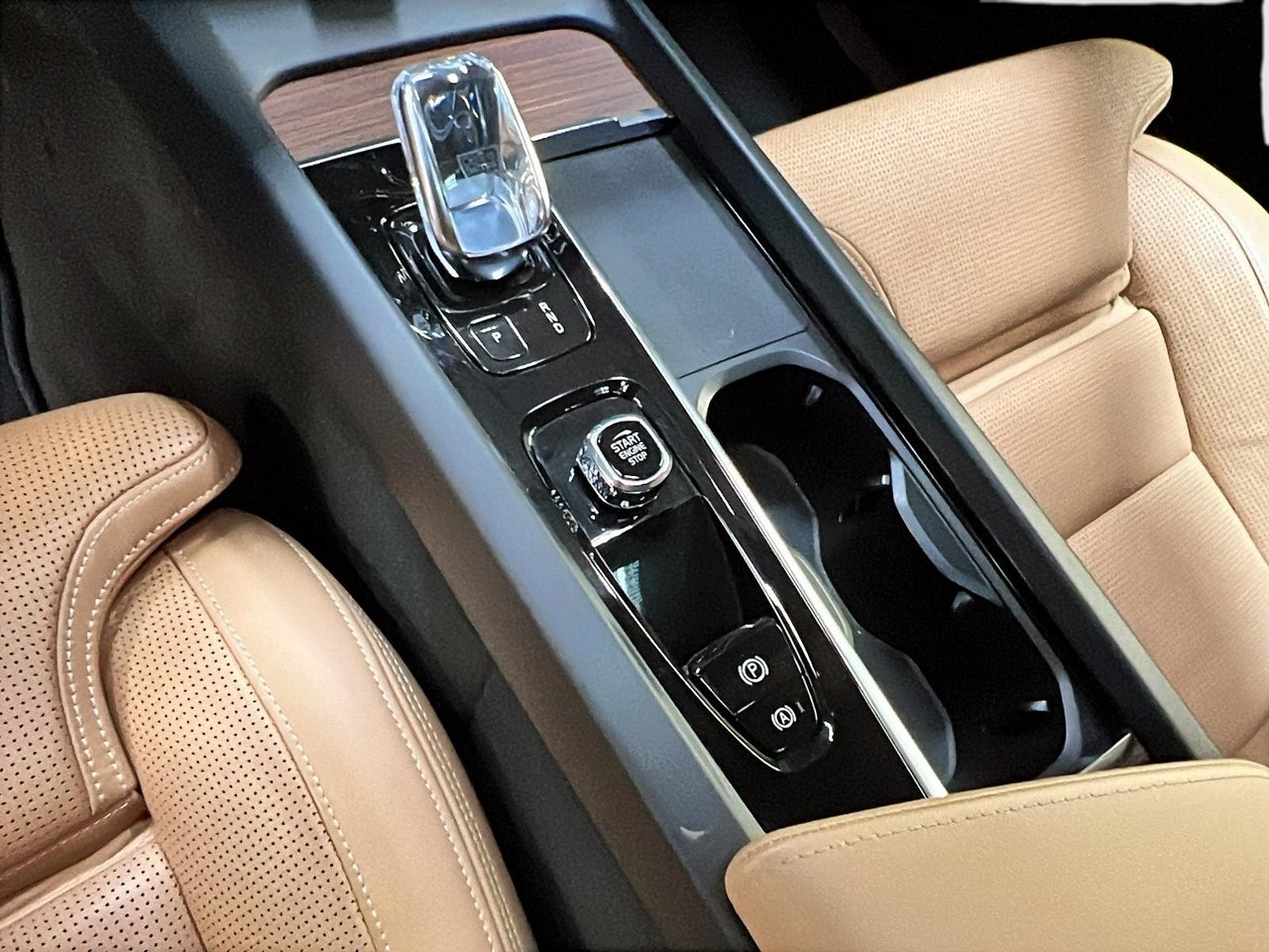 2022 Volvo XC60 T8 INSCRIPTION RECHARGE CUIR TOIT AWD-15