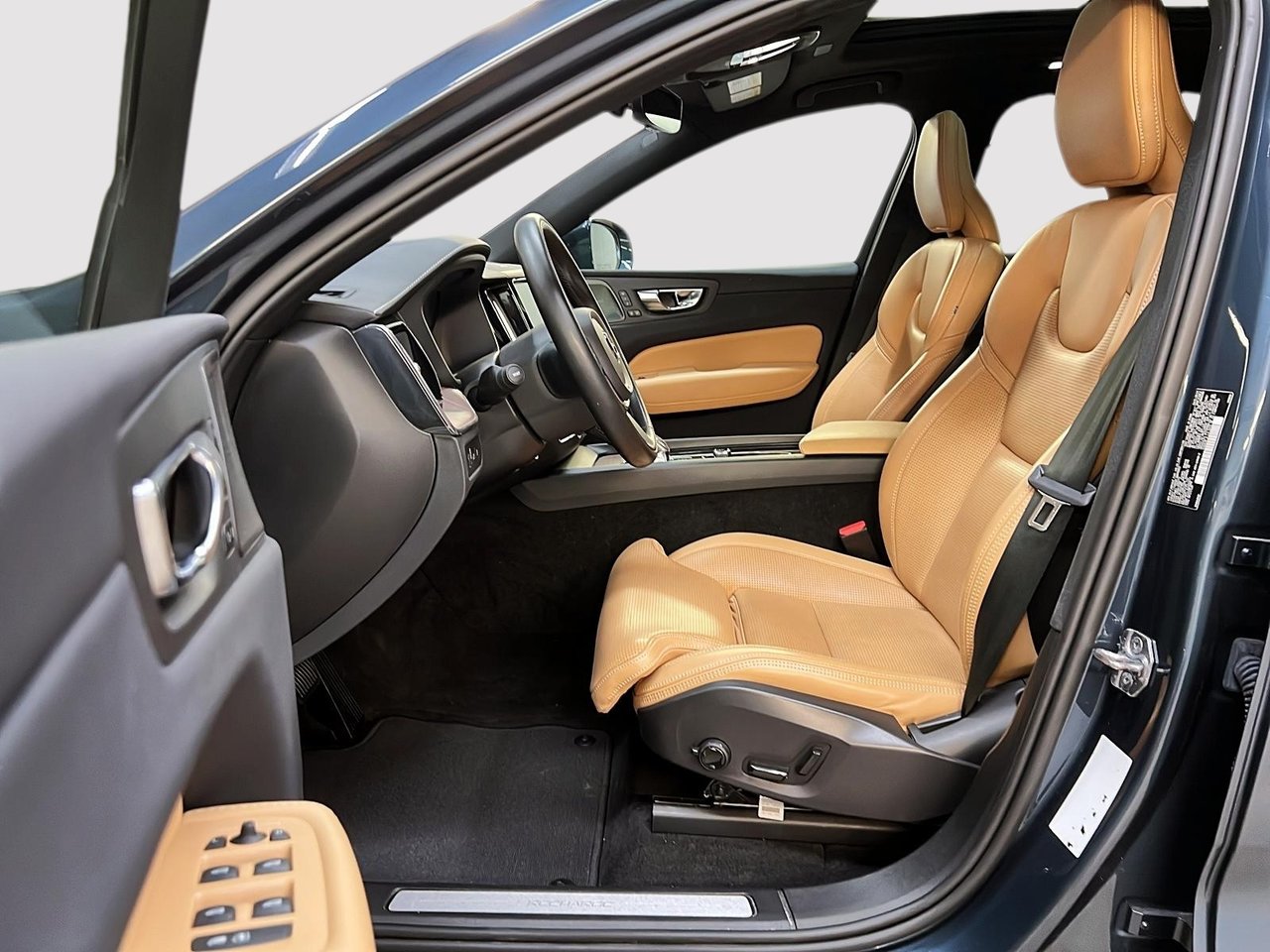 2022 Volvo XC60 T8 INSCRIPTION RECHARGE CUIR TOIT AWD-6