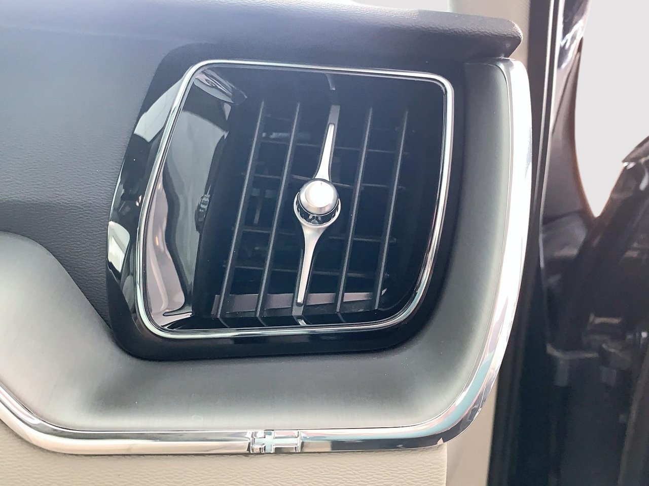 Volvo XC60 B6 CORE CUIR TOIT PANO NAV 4RM 2023-17