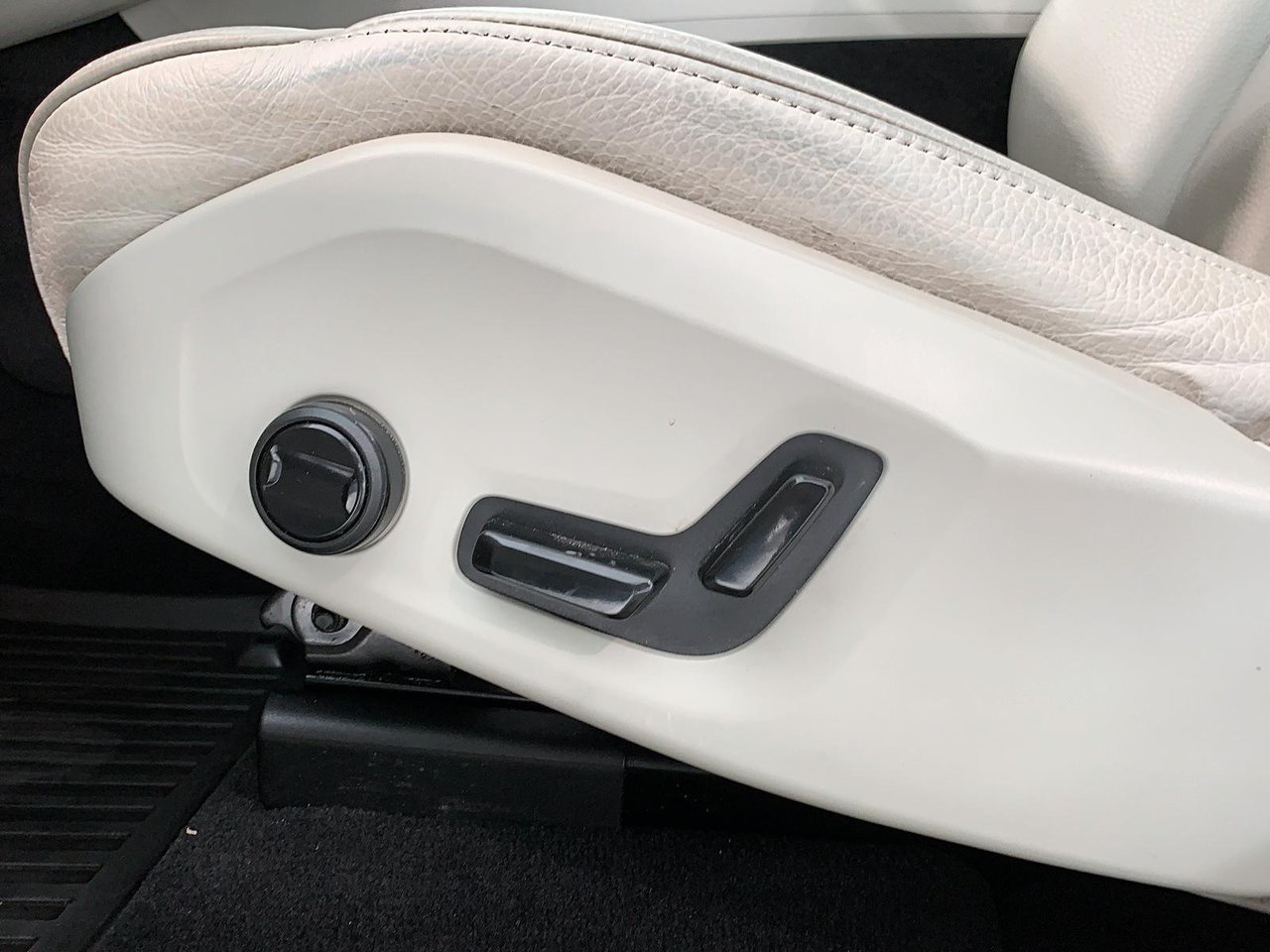 Volvo XC60 B6 CORE CUIR TOIT PANO NAV 4RM 2023-8