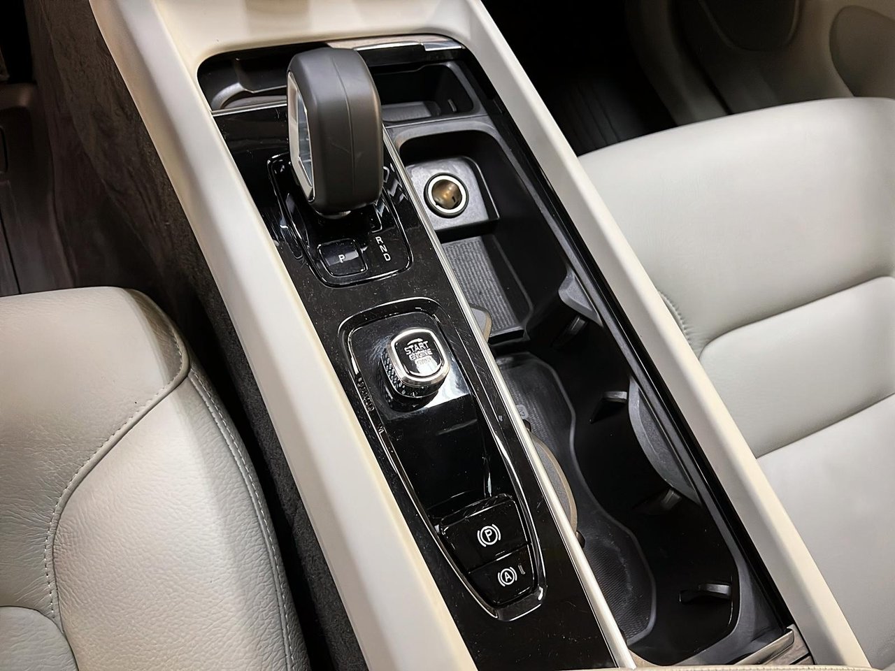 2023 Volvo XC60 B6 PLUS CUIR TOIT NAV 4RM-15