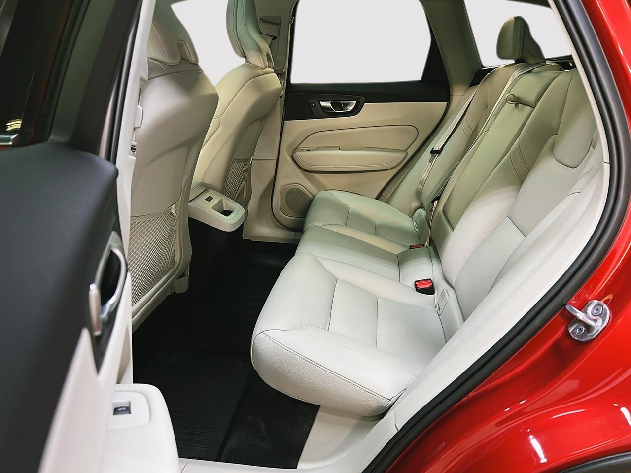 2023 Volvo XC60 B6 PLUS CUIR TOIT NAV 4RM-8