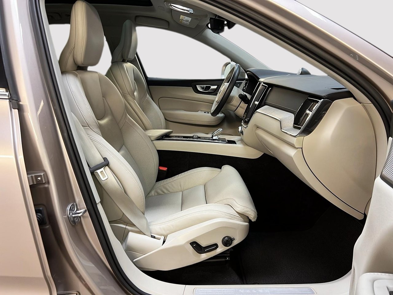 Volvo XC60 ULTIMATE B6 CUIR TOIT PANO NAV 4RM 2023-7