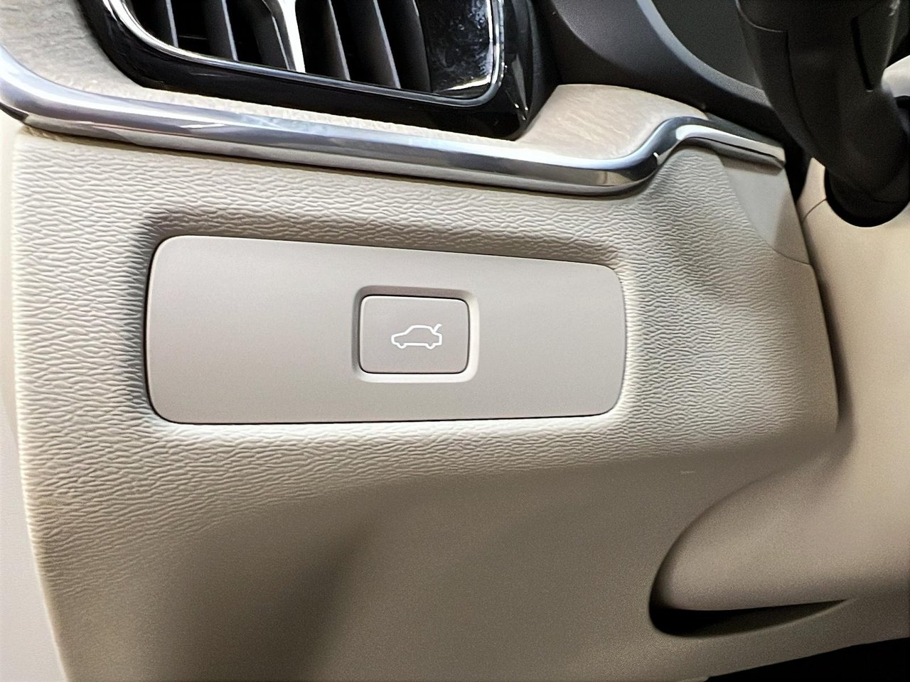 Volvo XC60 ULTIMATE B6 CUIR TOIT PANO NAV 4RM 2023-22