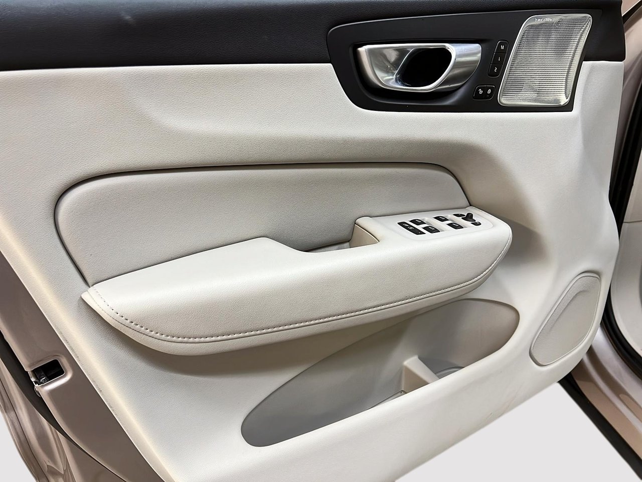 Volvo XC60 ULTIMATE B6 CUIR TOIT PANO NAV 4RM 2023-24