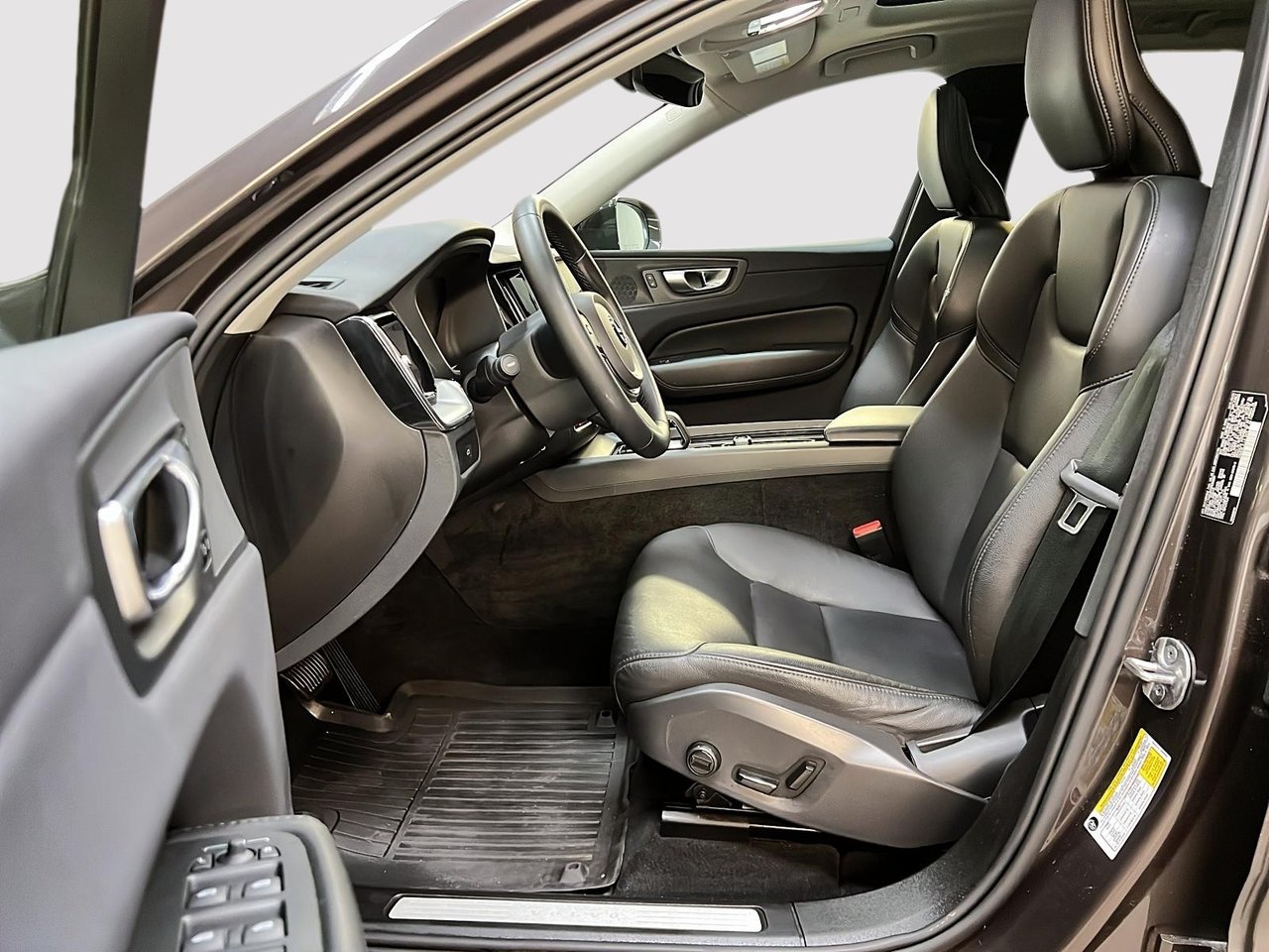 Volvo XC60 B6 CORE CUIR TOIT PANO NAV 4RM 2023-6