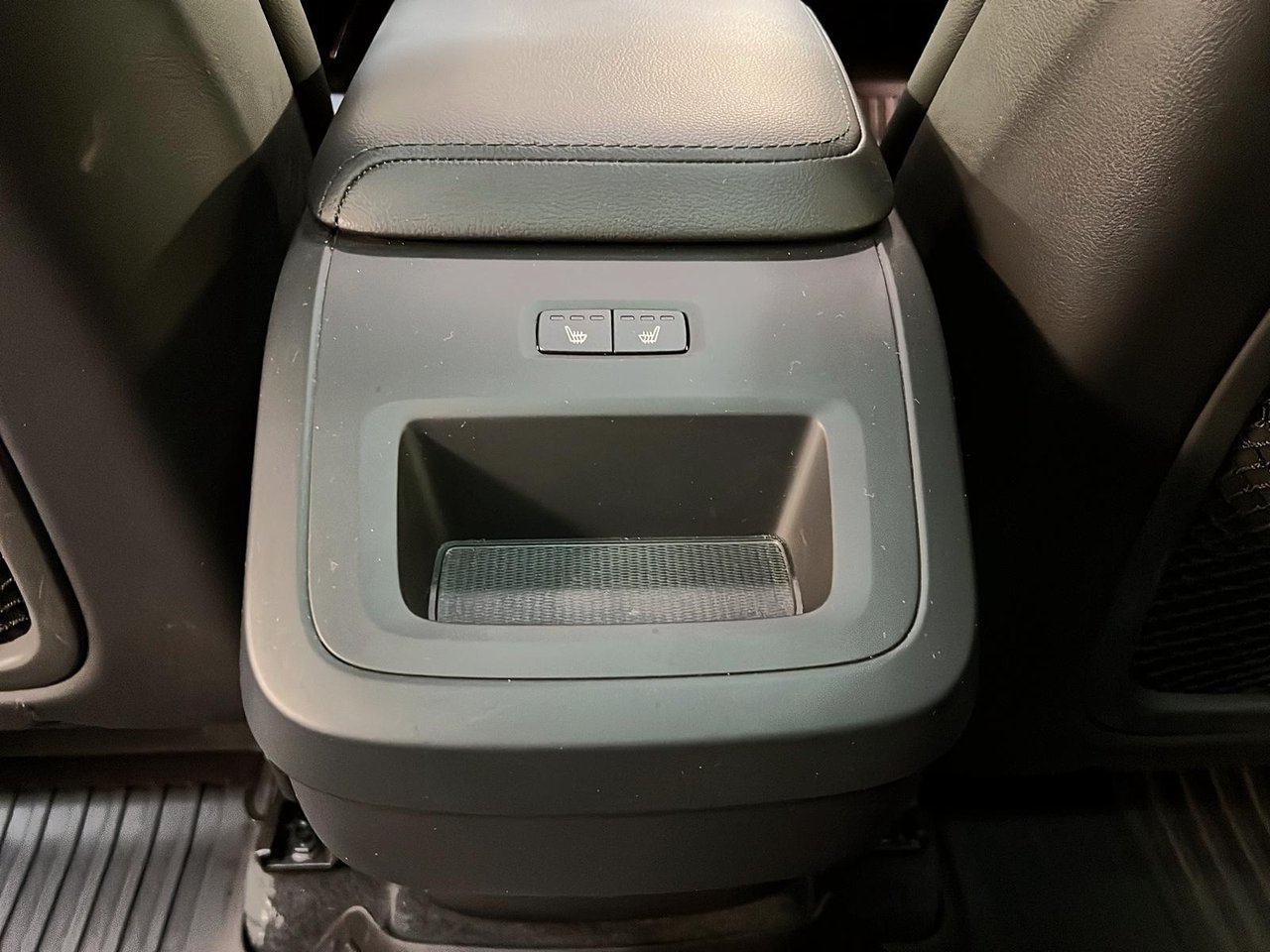 Volvo XC60 B6 CORE CUIR TOIT PANO NAV 4RM 2023-10