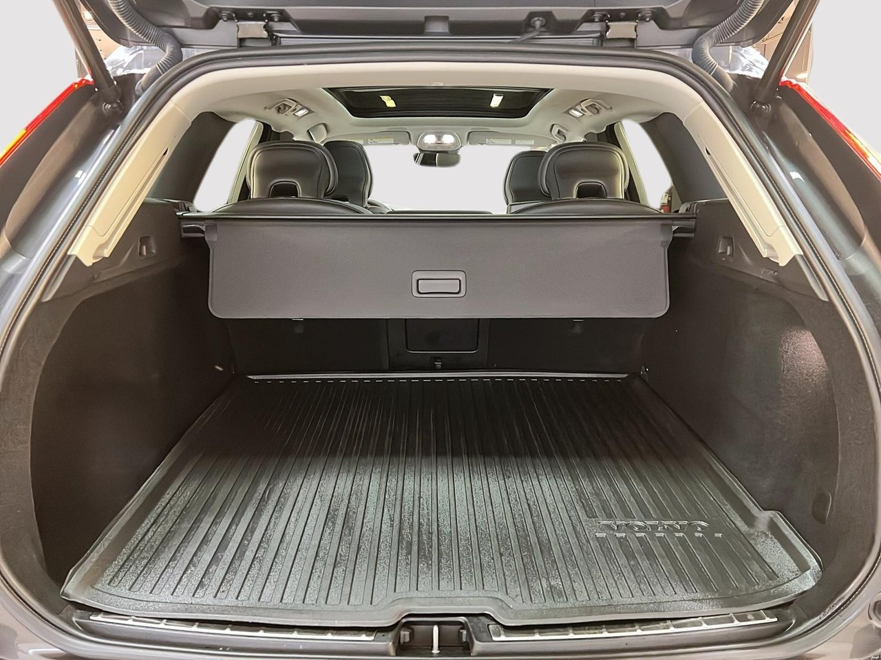Volvo XC60 B6 CORE CUIR TOIT PANO NAV 4RM 2023-13