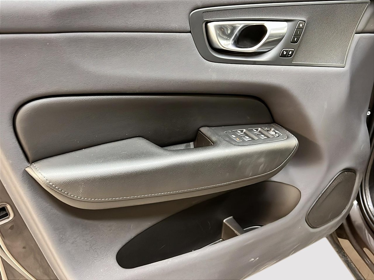 Volvo XC60 B6 CORE CUIR TOIT PANO NAV 4RM 2023-25