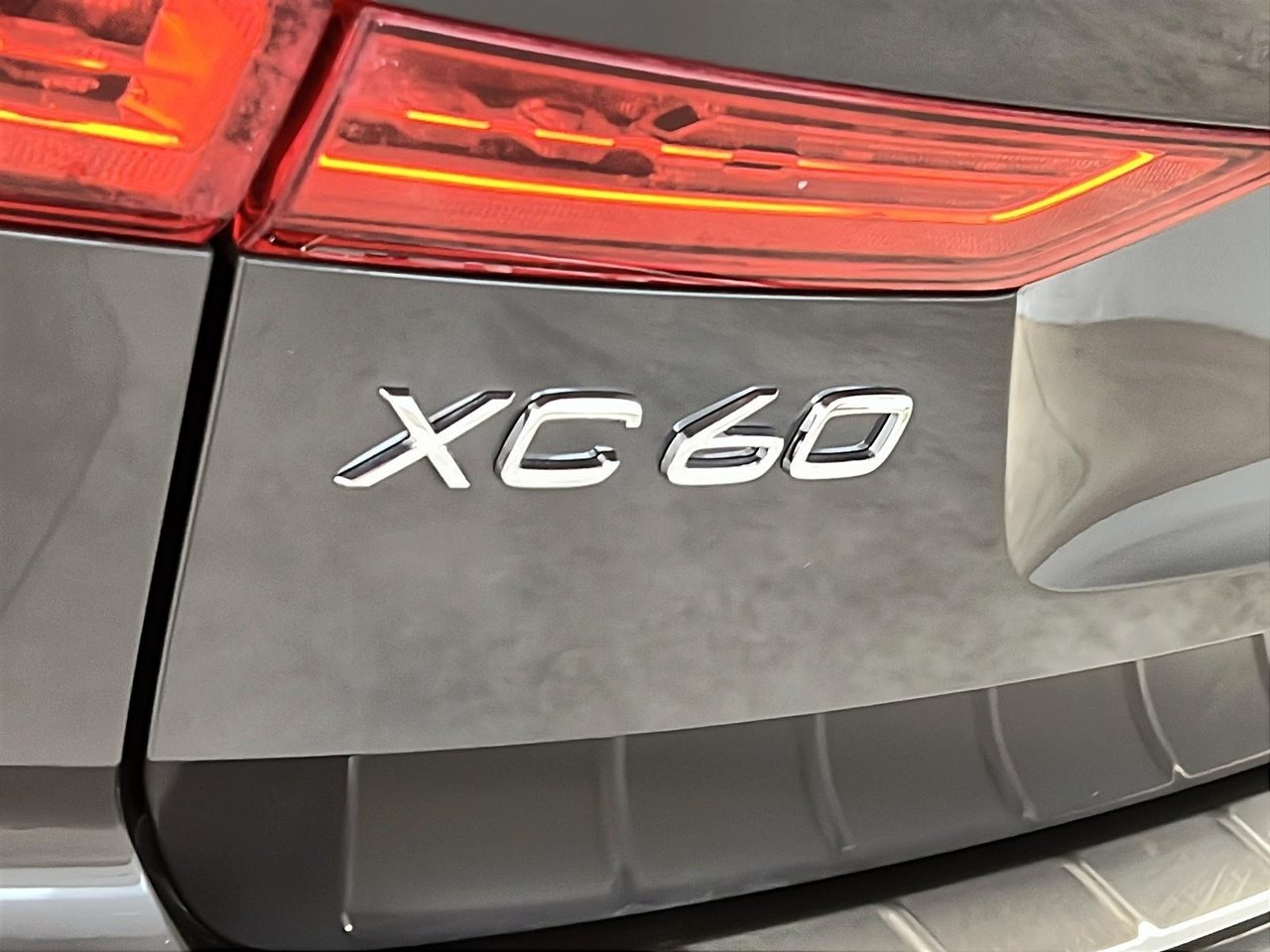 Volvo XC60 B6 CORE CUIR TOIT PANO NAV 4RM 2023-28