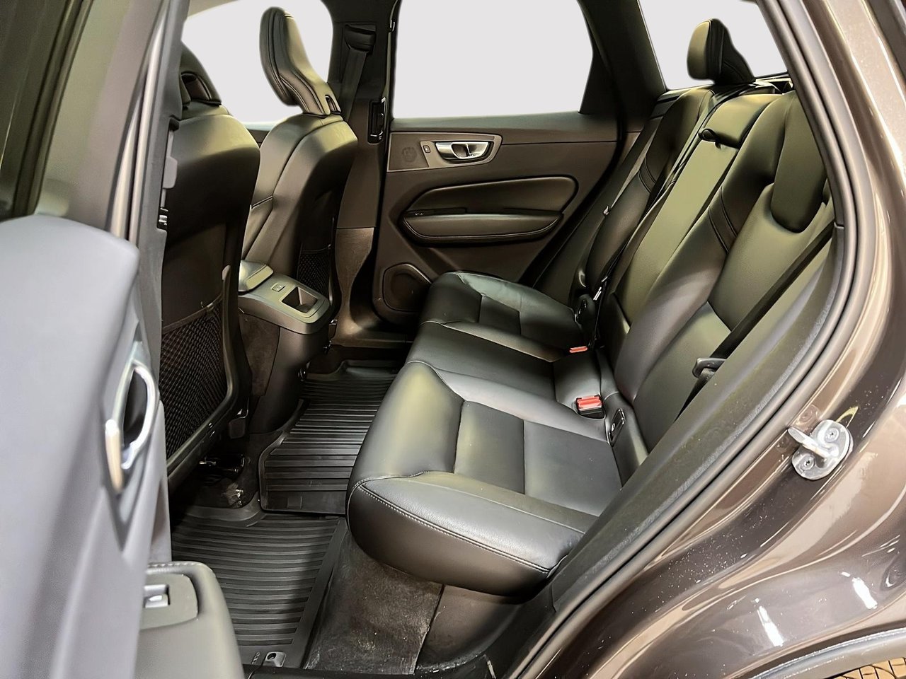 Volvo XC60 B6 CORE CUIR TOIT PANO NAV 4RM 2023-8