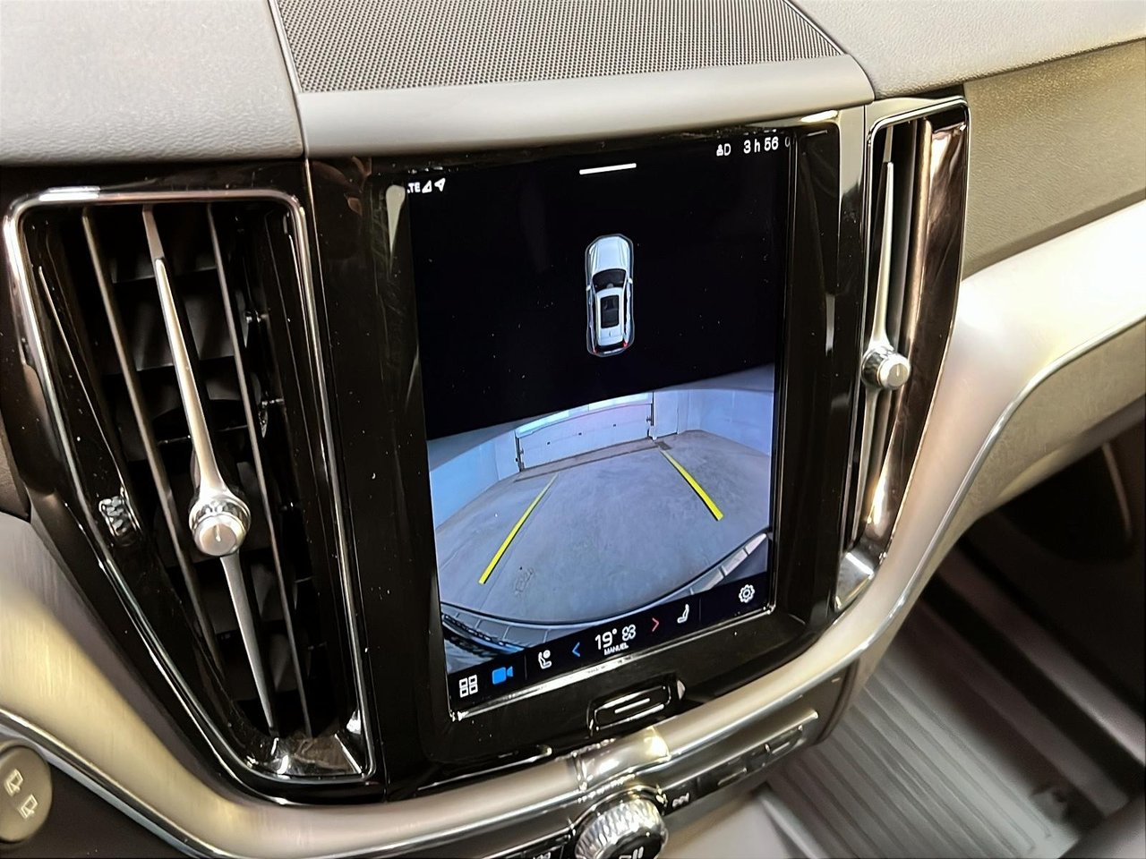 Volvo XC60 B6 CORE CUIR TOIT PANO NAV 4RM 2023-18