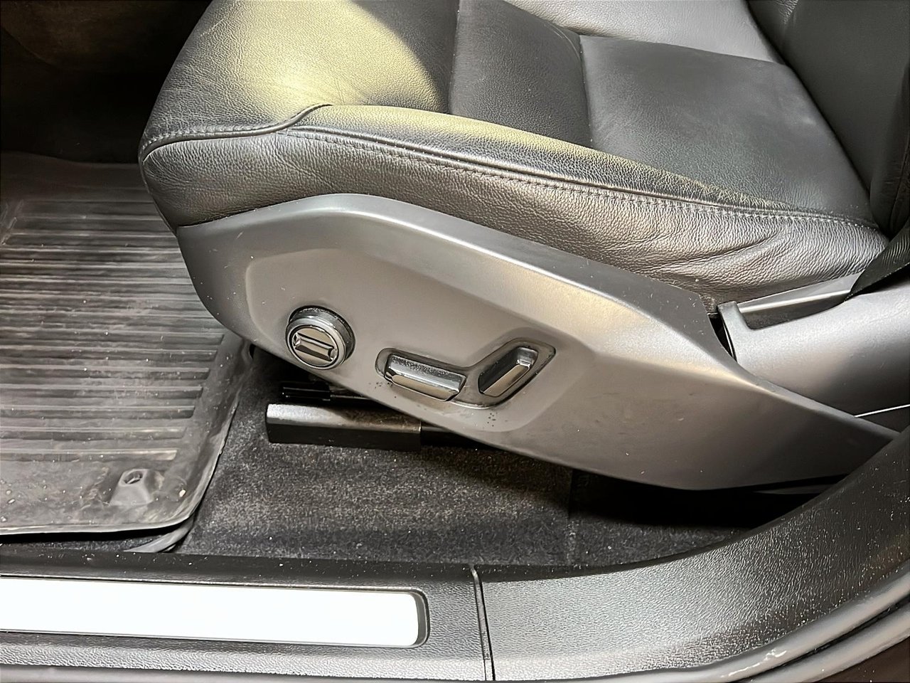 Volvo XC60 B6 CORE CUIR TOIT PANO NAV 4RM 2023-26