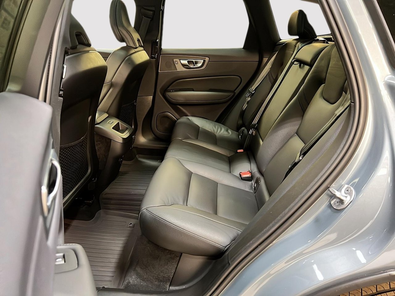 Volvo XC60 B5 PLUS CUIR TOIT PANO 4RM 2024-8