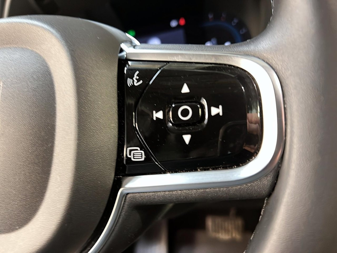 Volvo XC60 B5 PLUS CUIR TOIT PANO 4RM 2024-21