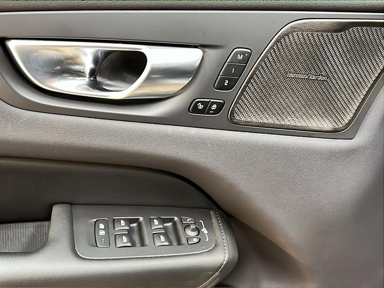 Volvo XC60 B5 PLUS CUIR TOIT PANO 4RM 2024-24