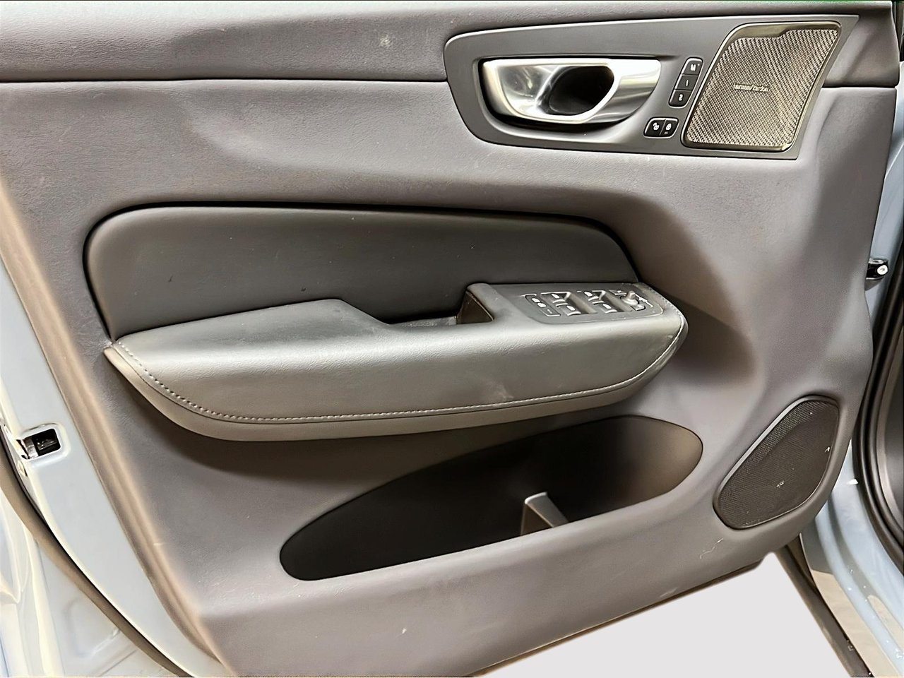 Volvo XC60 B5 PLUS CUIR TOIT PANO 4RM 2024-25
