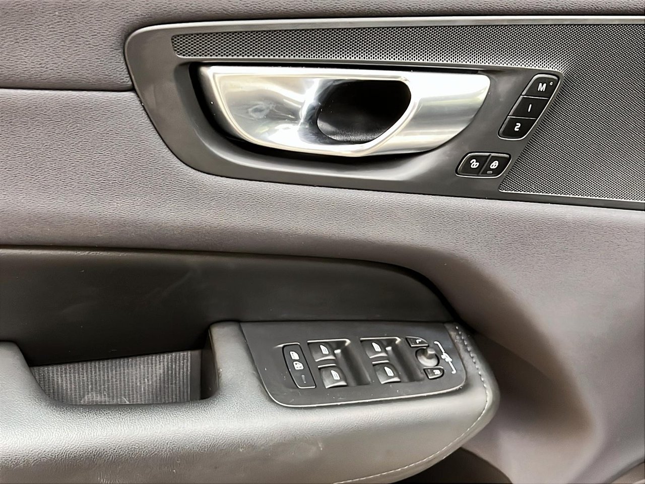 2024 Volvo XC60 T8 RECHARGE PLUS  CUIR TOIT PANO NAV 4RM-24