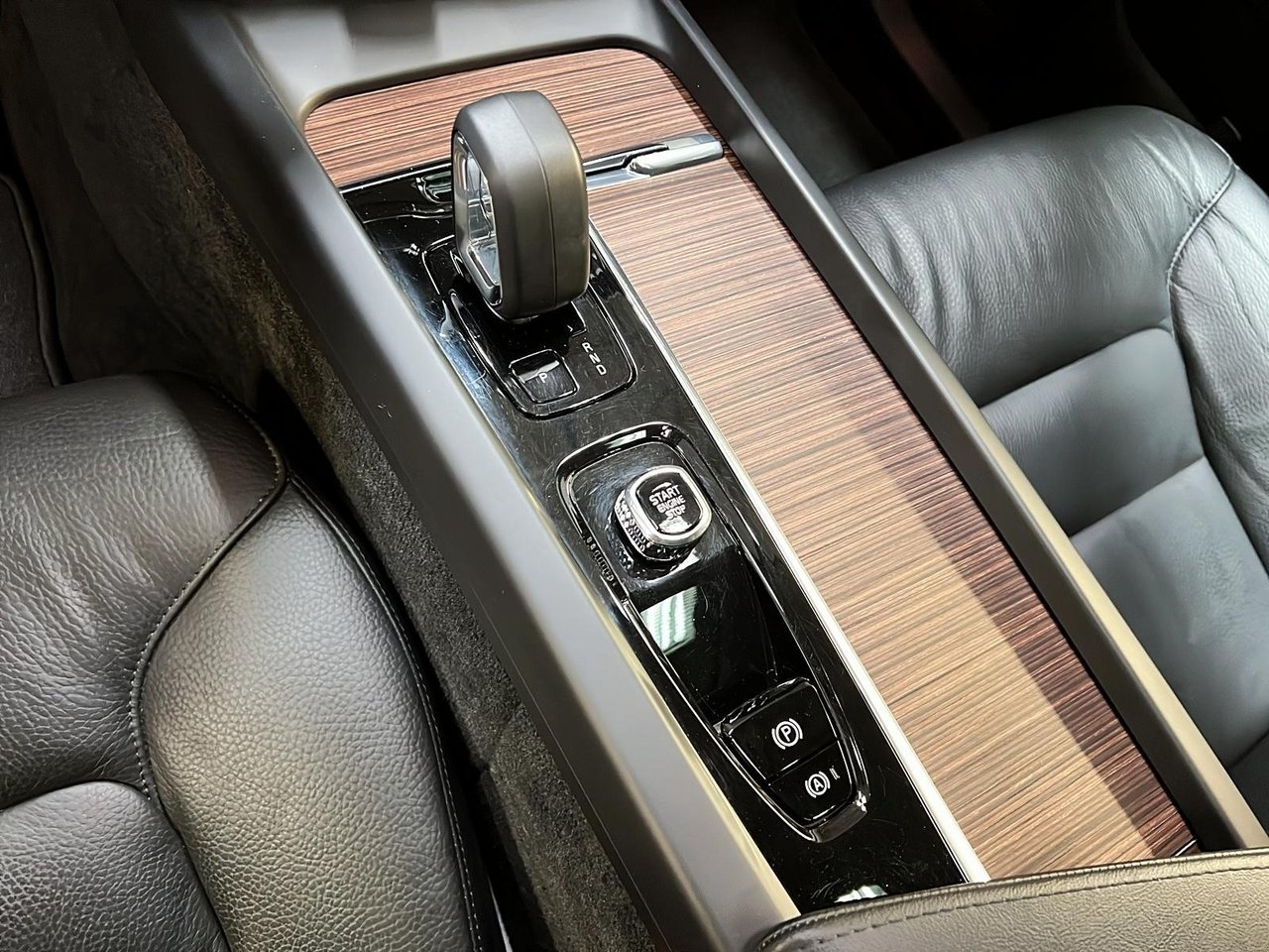 2024 Volvo XC60 T8 RECHARGE PLUS  CUIR TOIT PANO NAV 4RM-15