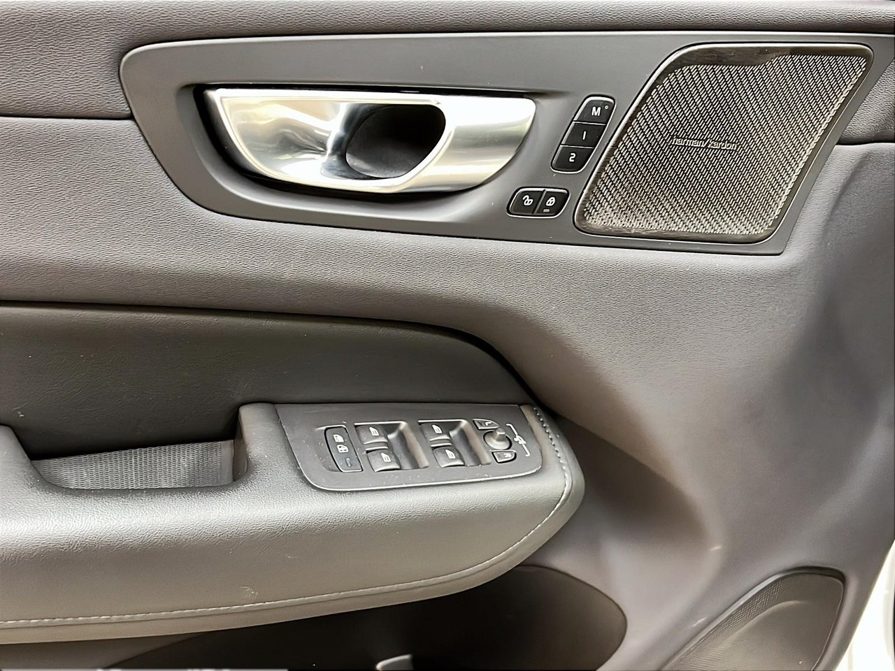 2024 Volvo XC60 B5 PLUS CUIR TOIT NAV 4RM-24