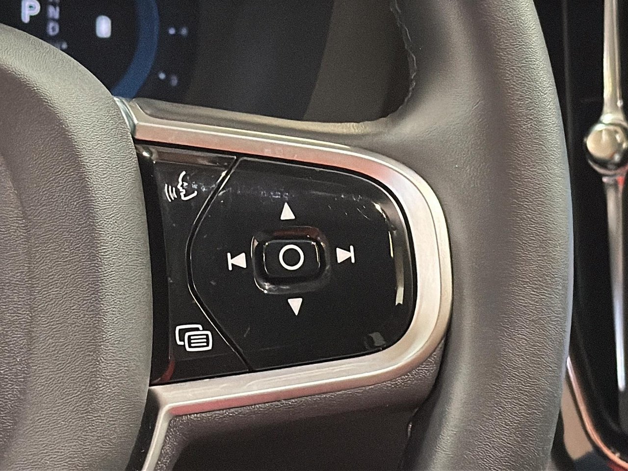 Volvo XC60 B5 PLUS CUIR TOIT PANO NAV 4RM 2025-22