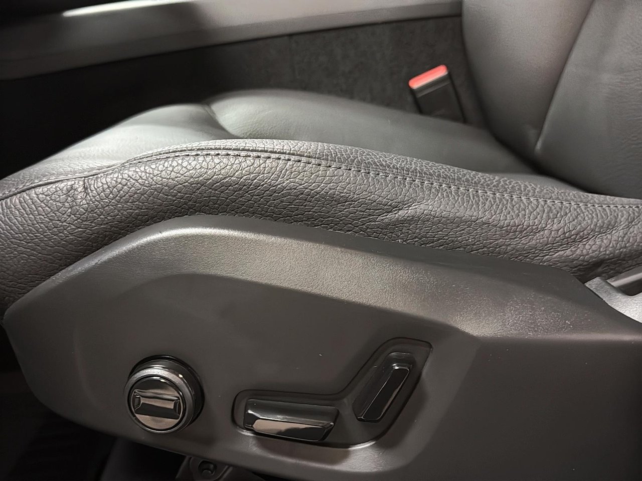 Volvo XC60 B5 PLUS CUIR TOIT PANO NAV 4RM 2025-27